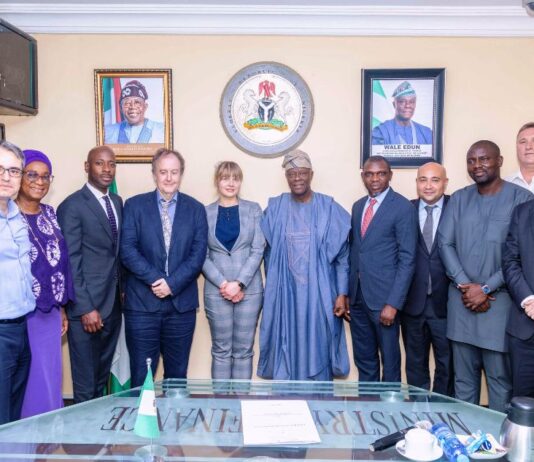 Standard Chartered Bank Lauds Nigeria’s Economic Reforms, Explores Investment Opportunities